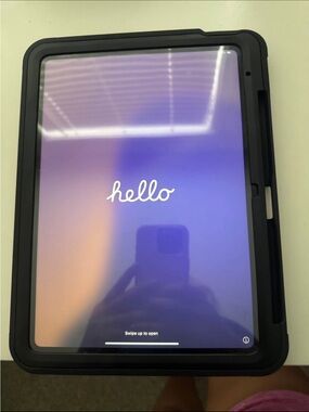 Apple iPad 10gen in Black with Rugged Protective Case